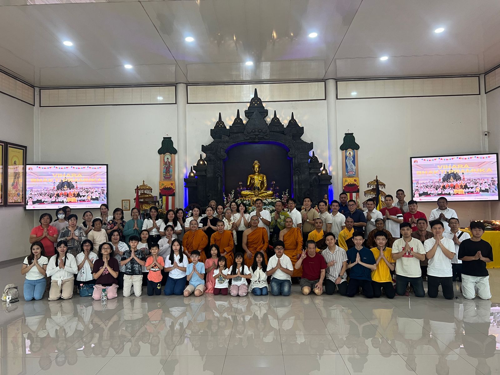 Sembayang Cengbeng Di Vihara Bhakti Pramuka
