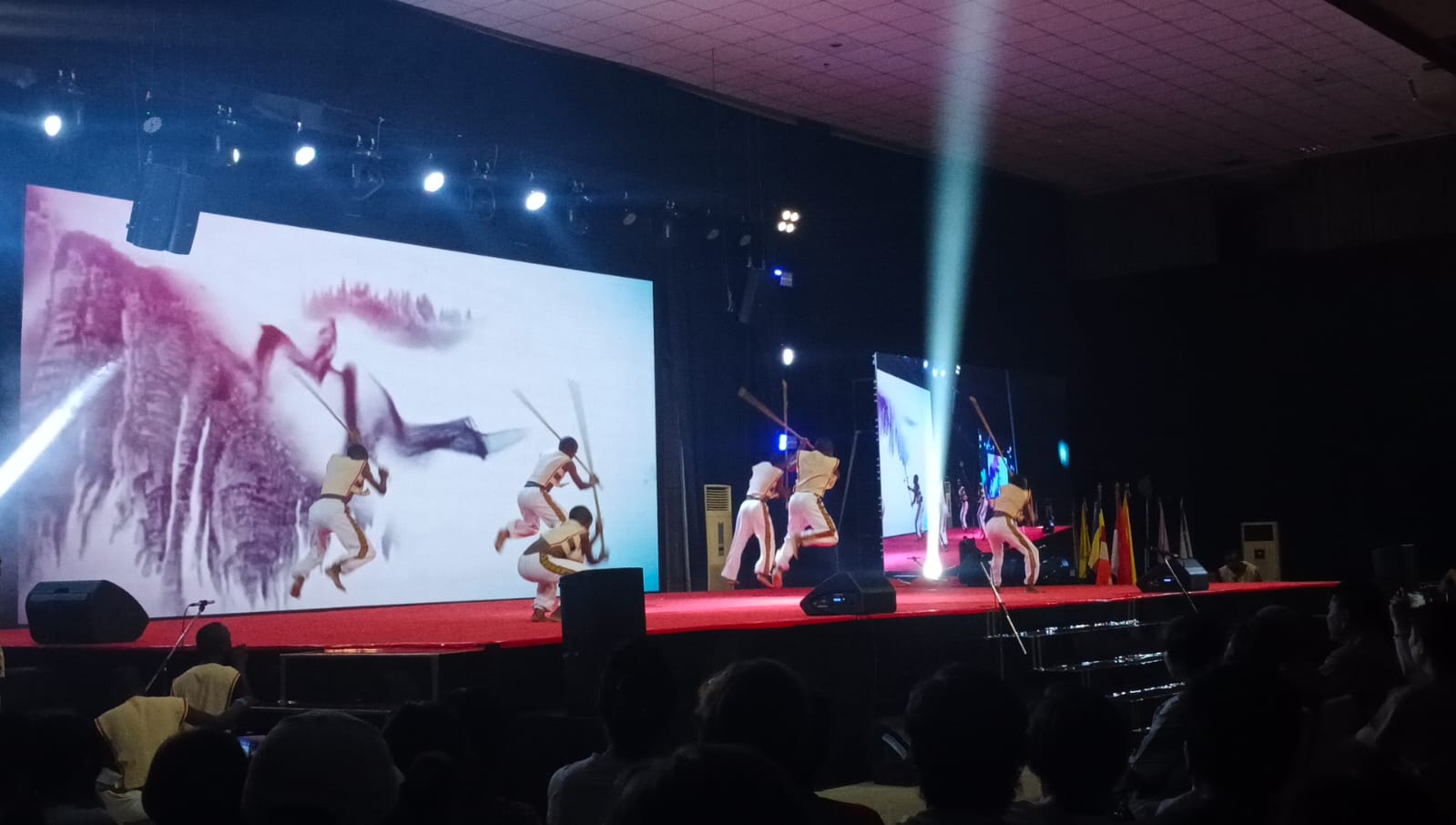 Pertunjukan Seni Budaya spektakuler oleh anak-anak asal Afrika