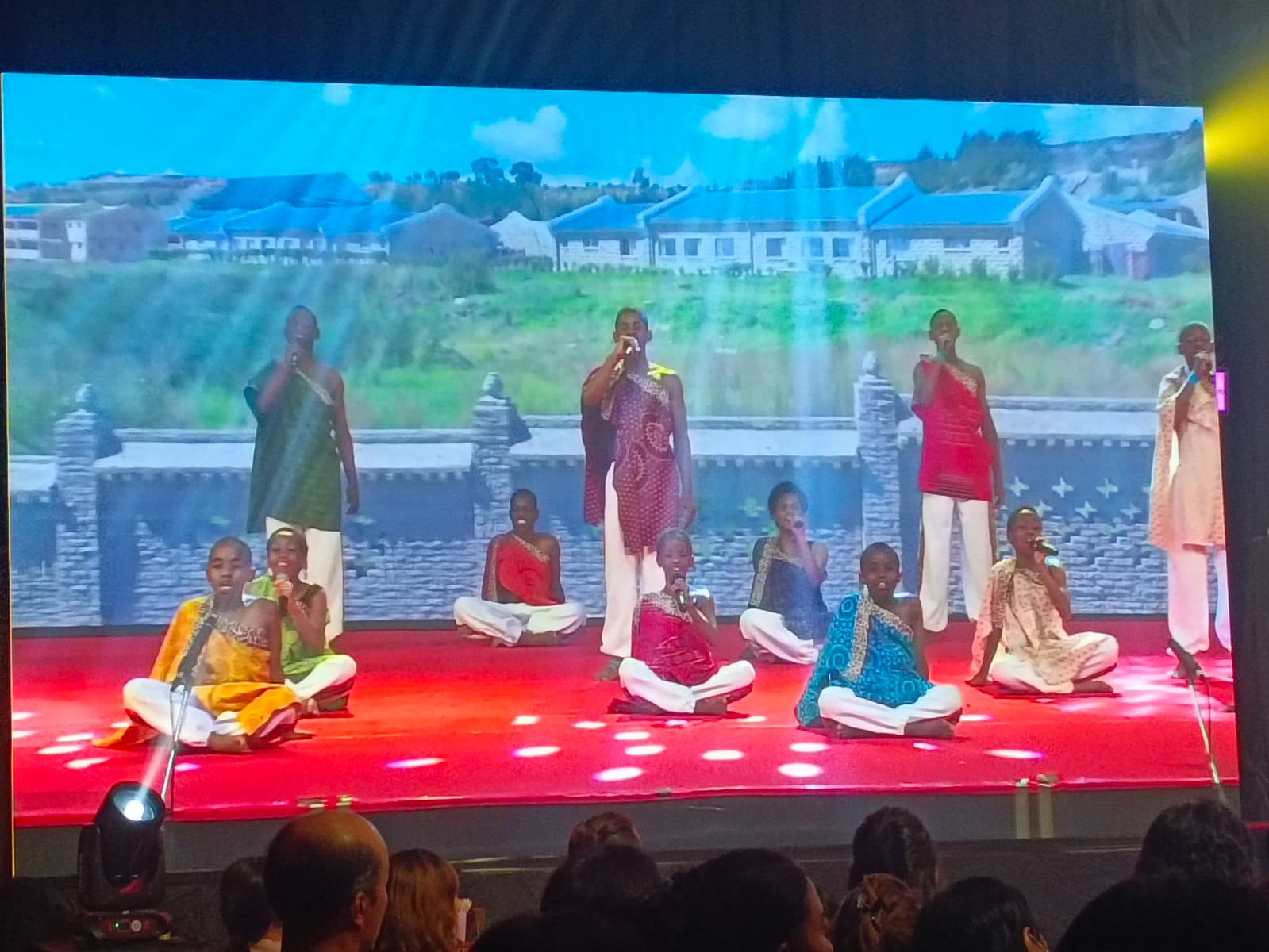 Pertunjukan Seni Budaya spektakuler oleh anak-anak asal Afrika